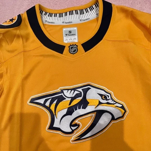 New Predators jersey kids - Picture 2 of 6